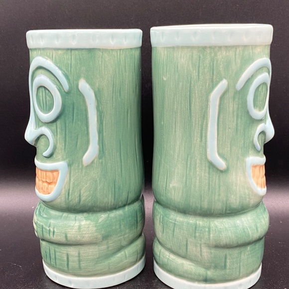 KC Hawaii tumblers x2 green ceramic tiki masks, yellow and blue details 2009 USA - Picture 3 of 6